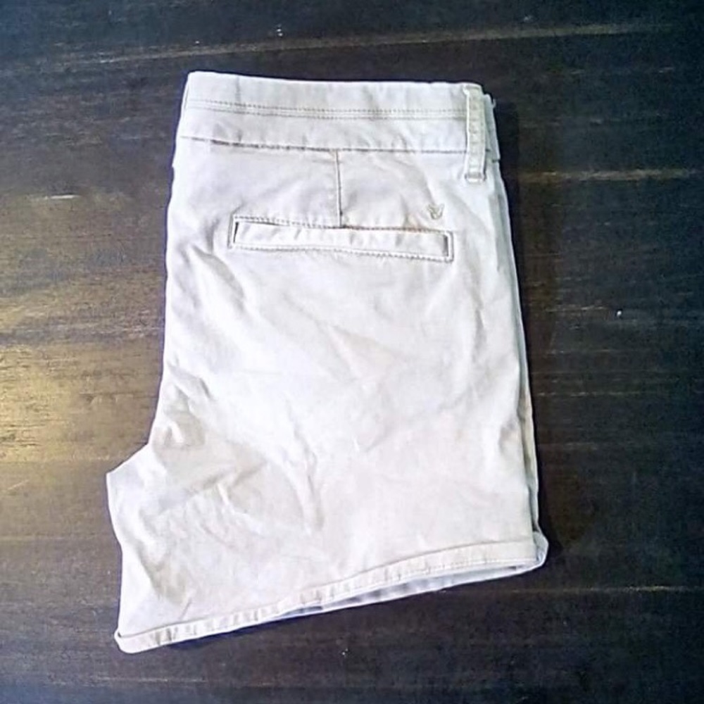Size 10 American Eagle khaki shorts 5” inseam